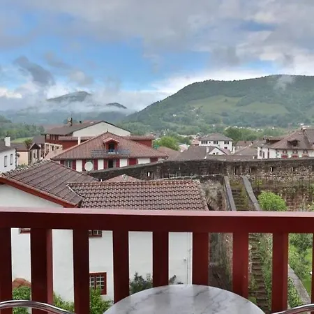 Ramuntcho Hostel *